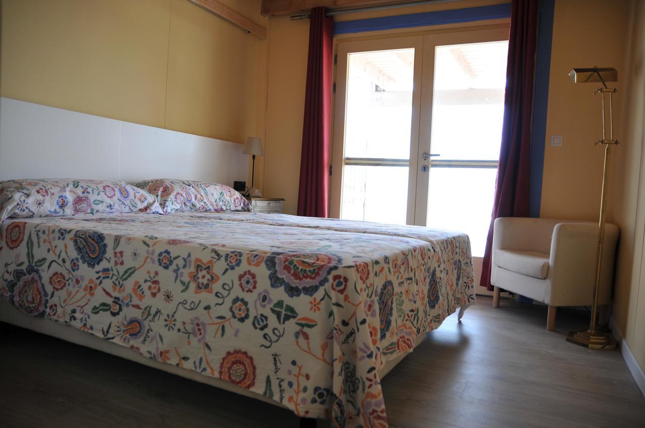 Oliwood Beach Villa Олива Екстериор снимка